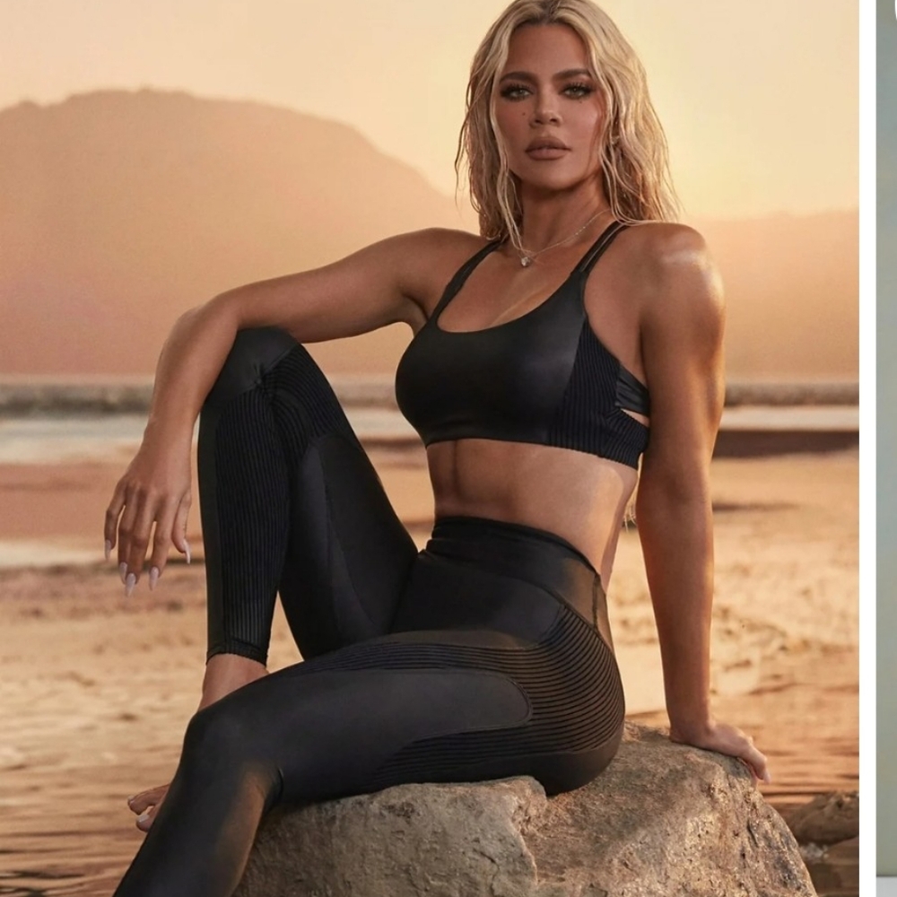 Fabletics Black Sports Bra (Med) Black Leggings (Sm) Can be sold seperate
